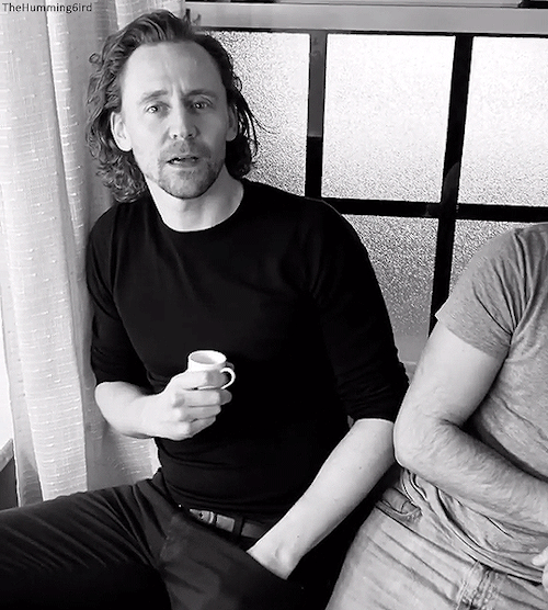 thehumming6ird:Hiddles Nonsense at its finest


TOMATHY WHAT IS THAT TINY LITTLE MUG IN YOUR BIG MAN MITTEN PLEASE SIR 