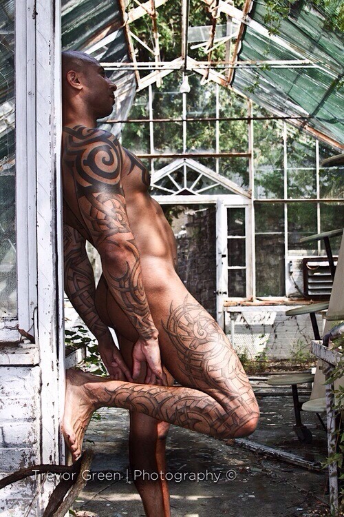 plainfilth:  pinchpucker:  Sexy Muthafucka…  http://plainfilth.tumblr.com 