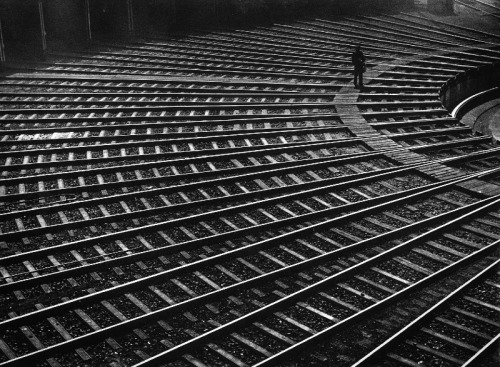 Schienenspinne Hamburg 1950 Photo: Toni Schneiders 