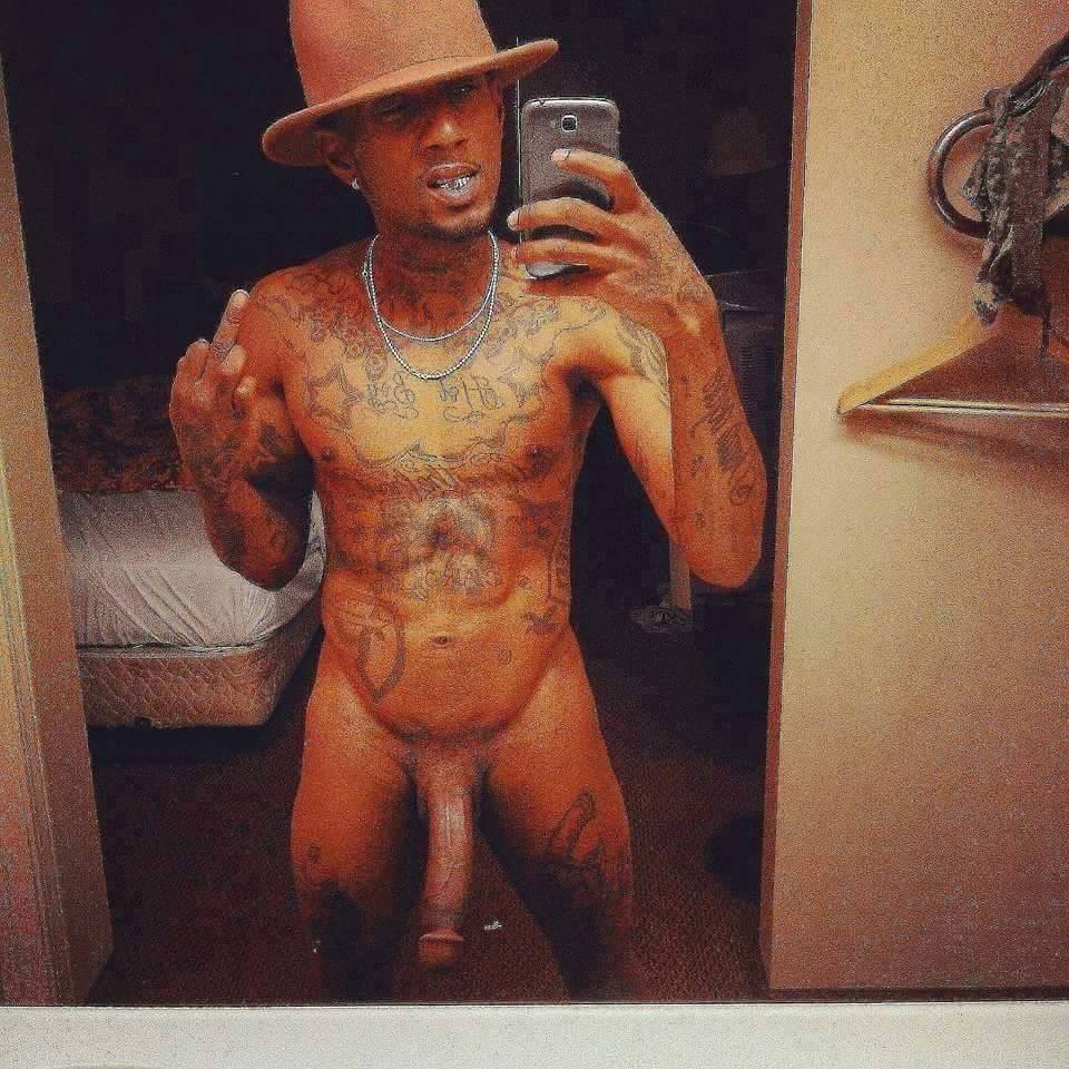 kik-supalips87:  Top Shelf Exclusive, daddy got dick! Submissions @kik-supalips87