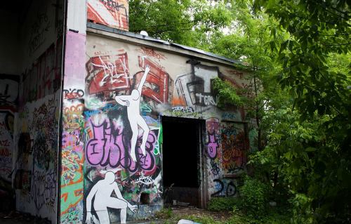 fer1972:  Escape from Wuhlheide: Street Art by Daan Botlek  Nice!