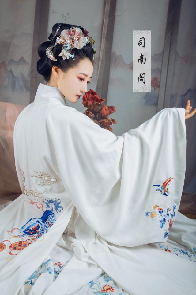 changan-moon:  Traditional Chinese hanfu by 司南阁