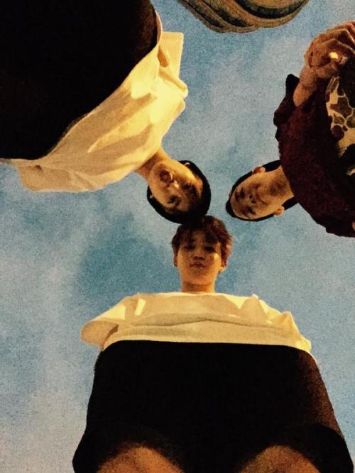 150717 Jimin’s Tweet뉴욕~~~~~재밌네 재밌다아아아아 #JIMIN http://t.co/dnhHwt6kdTNew York~~~~~It’s fun, this is f