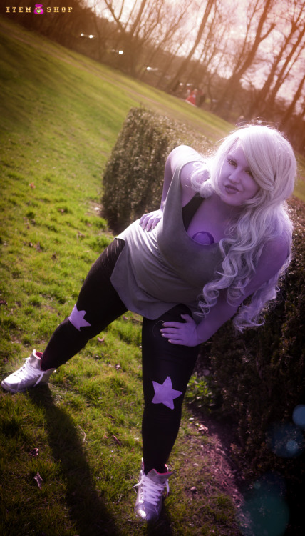 glasmond:  Some pictures of my Amethyst Cosplay!   O oO <3 <3 <3