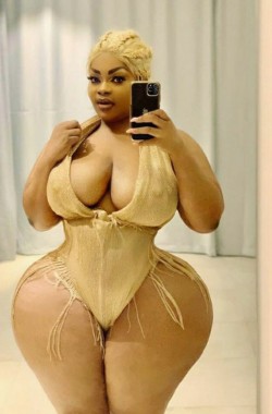 princejazziedad:DeliciouslySexy. BootiDelicious African Ma..Ms Eudoxieyao&hellip;&hellip;.💜🧡💚
