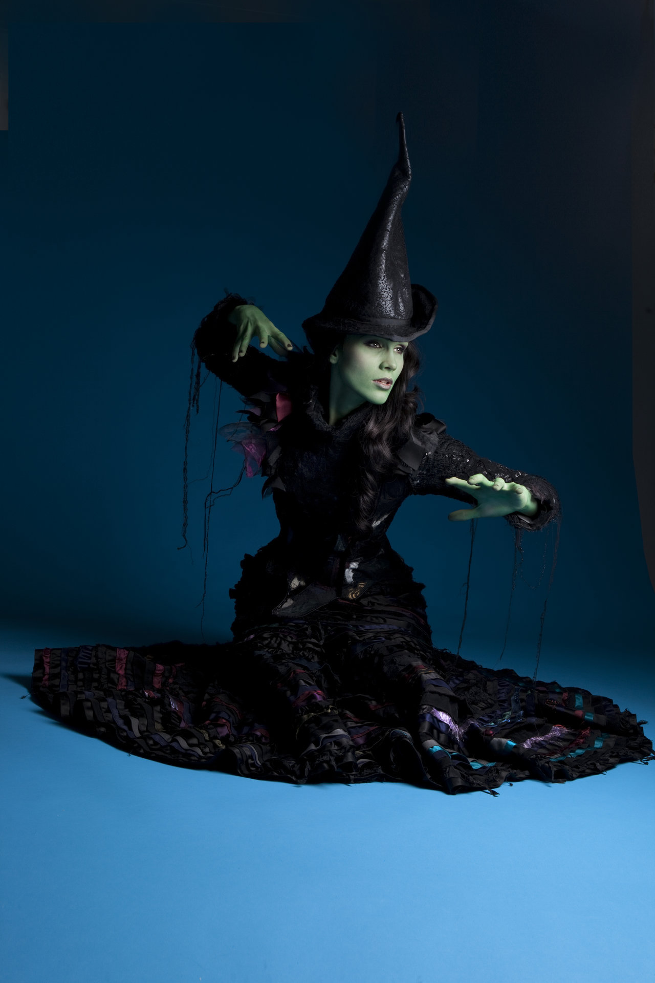 kbtrip:  A friend of mine recently had a couple shoots of her Elphaba cosplay in