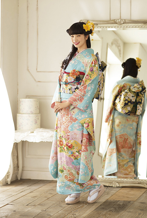 skimlines:taishou-kun:Komatsu Nana 小松菜奈 Furisode collection - Japan - 2016-2017Source : Kyoto Kimono