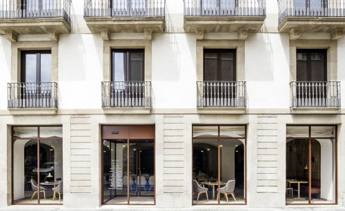 {Some lunch-time inspiration from Isay Weinfeld. This restaurant in Barcelona, calls to local materi