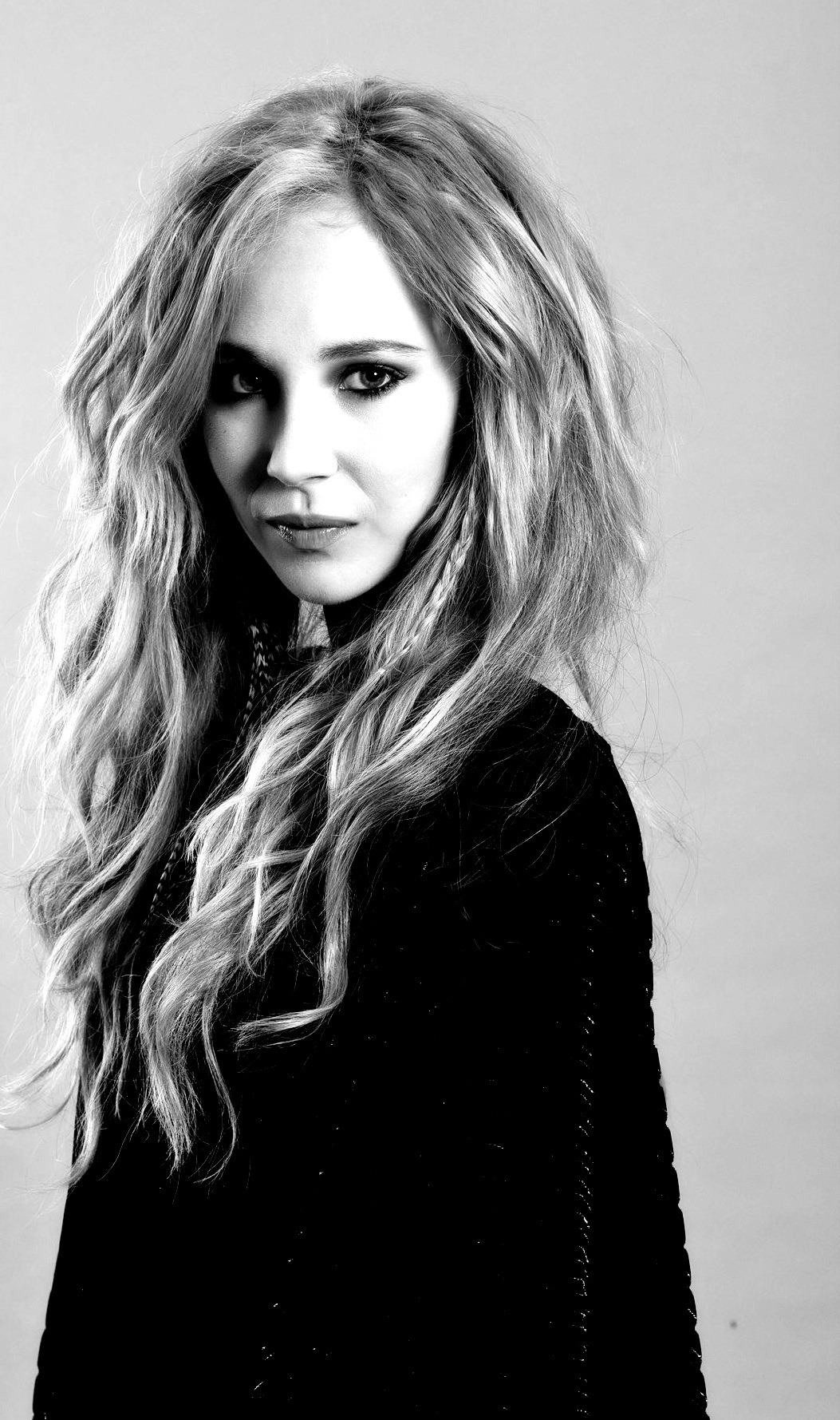 hushhushfandom:  Who would be the better Vee Sky?