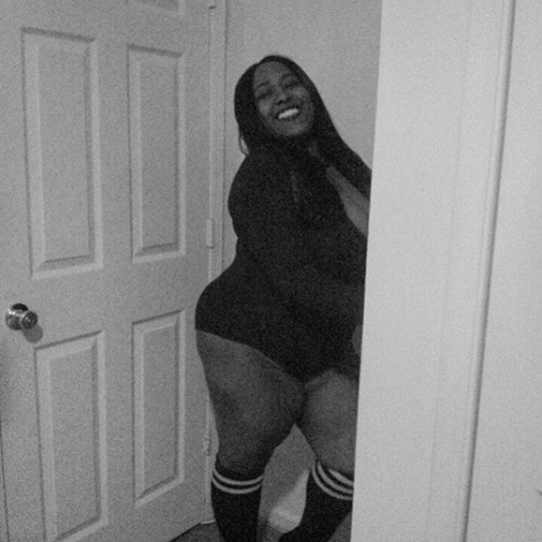 bustyspice:  Piggy Piggy ft. A fat roll on my inner thigh..