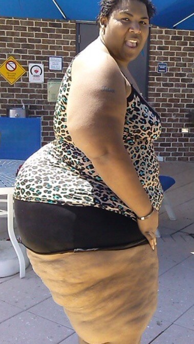 obeahboi:  blaqq:  Who said size doesn’t matter. She’s a cutie, wouldn’t you agree  Queen