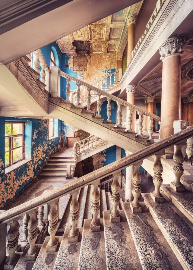 Matthias Haker Photography #art#photography#hotel#abandoned places#abandoned hotel#urbex supreme#urban exploration#urbexdecay#decay#urbex explorer#matthias haker