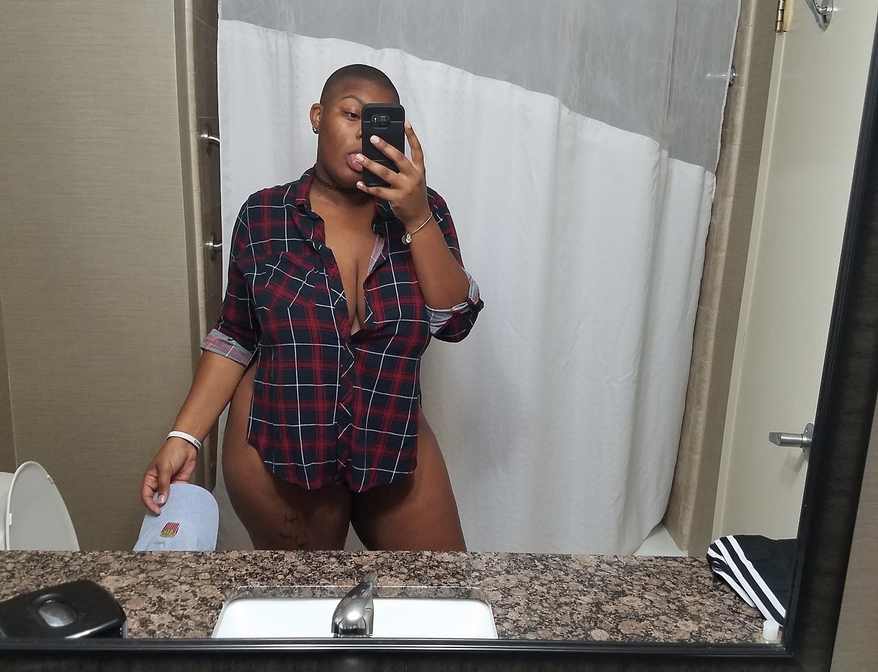 yournudemom:  I won’t be posting my body for a while(And if I so, I will be in