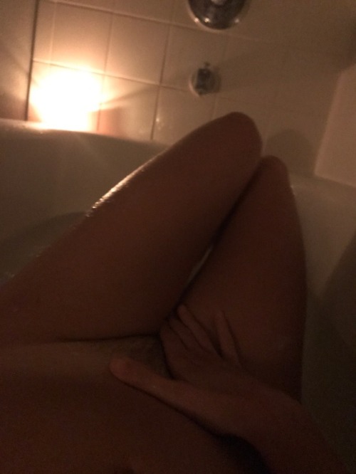 beautifulandhorny:  Last night in my bath 