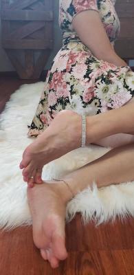 Sexy-Feet-Babes:  What’s Your Favorite Foot Jewelry? 🐇