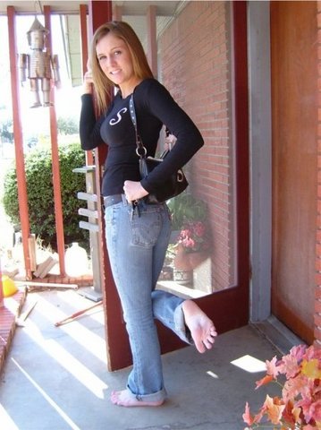ilovedirtyfemalefeet:  Stacey’s dirty feet