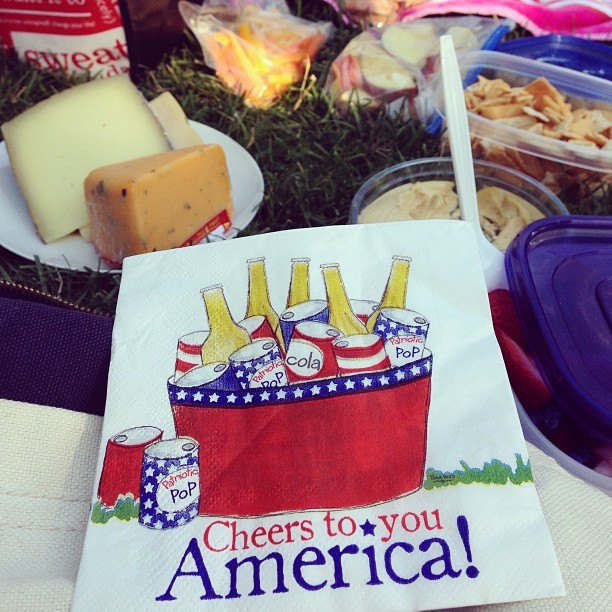 tylercmorgan:
“Cheers America! #fourthofjuly
[cc: @jenshiba, @lizfeeney, @alittlespace, @effdem, @jenejenstark] (at West Side Highway)
”
Who wants to guess who brought the cheese from Murray’s?