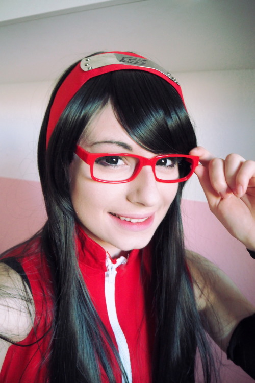 selink7:  17 years old sarada anyone?OUTAKES OF MA SELFIE SHOOT1.the headband struggle2. Just me being sillyi dont even know anymore….Hope you liked them and that i made you laugh xD 