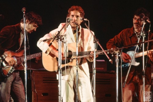 soundsof71:Bob Dylan at the Isle of Wight, August 31, 1969, with The Band’s Rick Danko and Robbie Ro