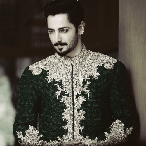 How insanely hot and regal does Danish Taimoor look? Drooling!