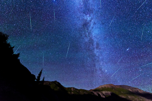  Nightscapes Oregon-based photographer Matt Payne creates stunning landscape and nightscape photography. Payne uses long exposures and composites to illuminate the dark night skies and to capture the motion of the stars in visually stunning compositions. 