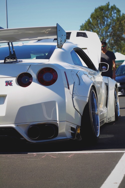 steezleo:  Took a picture of the homie airforcegtr