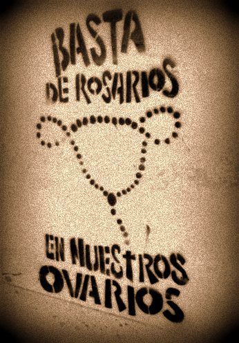 awkadomo:  Yo aborté y soy la empleada doméstica del 5º “A”Yo aborté y soy la funcionaria del Ministerio de SaludYo aborté y soy la maestra que enseña a tus hijas/osYo aborté y soy la promotora barrial que reparte las cajasYo aborté y soy