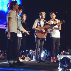 zaynsgrammys:  williammad: Best Day Of My Live @OneDirection #wherewearetour#1DColombia #Directioner #wwatcolombia 