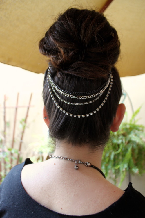 fancymade: DIY - Layer Up Head Chain  Every year at Coachella I suffer with the same dilemma, n