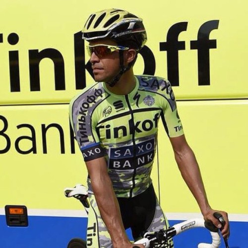 bici-veloce: From ciclismopelomundo - Este é o novo uniforme da equipe Tinkoff-saxo. E ai, o que voc