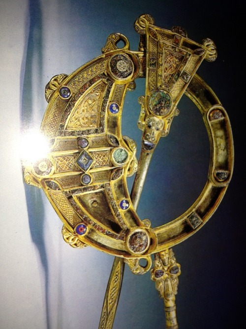 theladyintweed: The Tara Brooch, a piece of ancient Irish jewelry made around 700AD