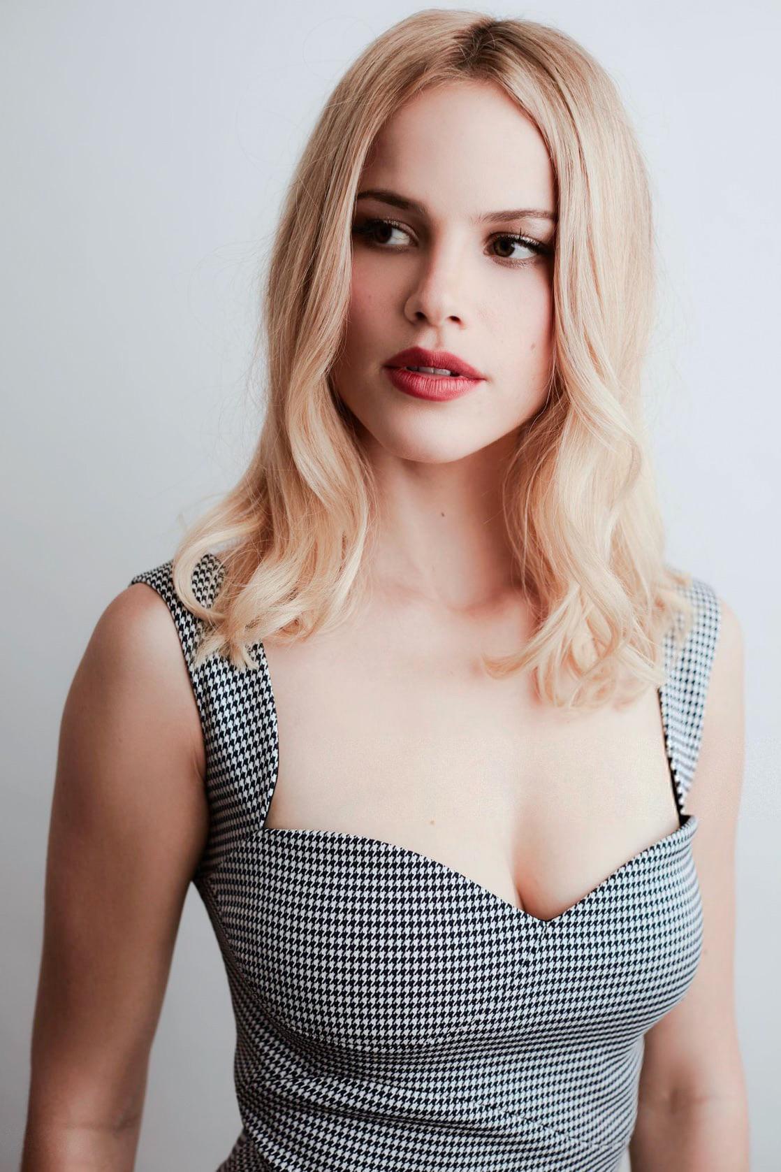 Halston sage