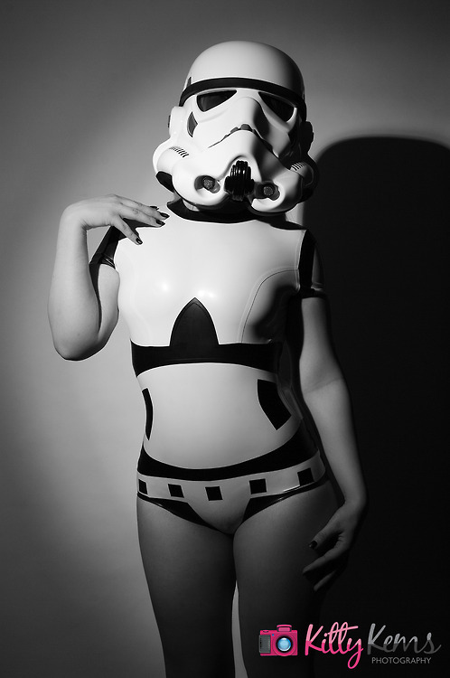 kittykemsphotography:  Photography : Kitty KEMS Photography Model : Lady NoctisKitty KEMS Photography © 2012Facebook does not do these pictures justice. High resolution pictures on my website.All images are not to be used or replicated without the