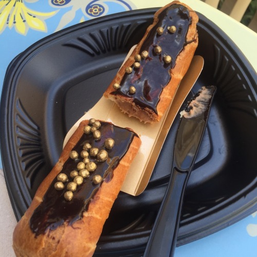 Chocolate eclair - Jolly Holiday Bakery