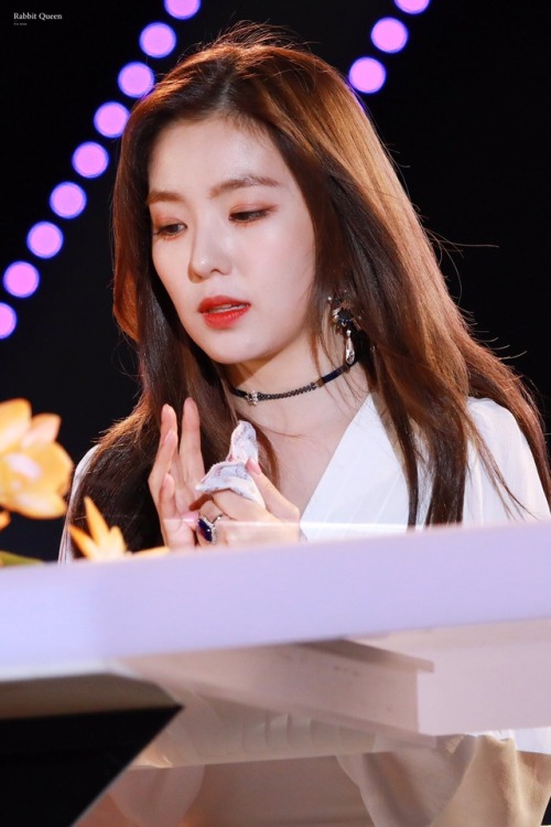 fyeah-irene: Rabbit Queen | (1, 2, 3, 4) editing is allowed, but please credit!