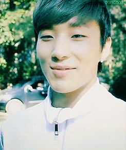 jongtinsel:  the cutest guppie 