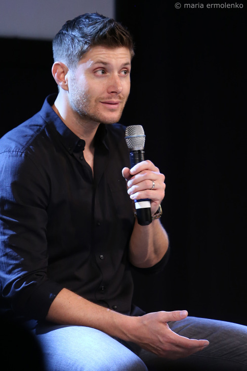 secretlytodream: The many faces of Jensen Ackles :D JIB 5, Saturday. Photos by me