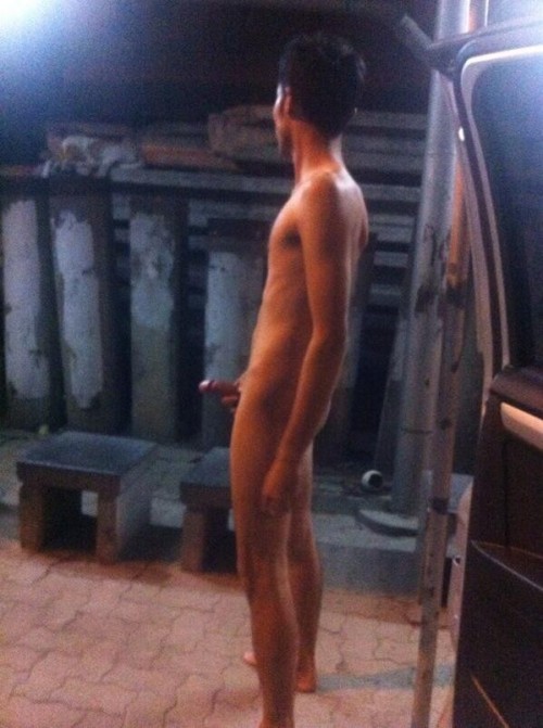 maleindonaked: naked outdoor