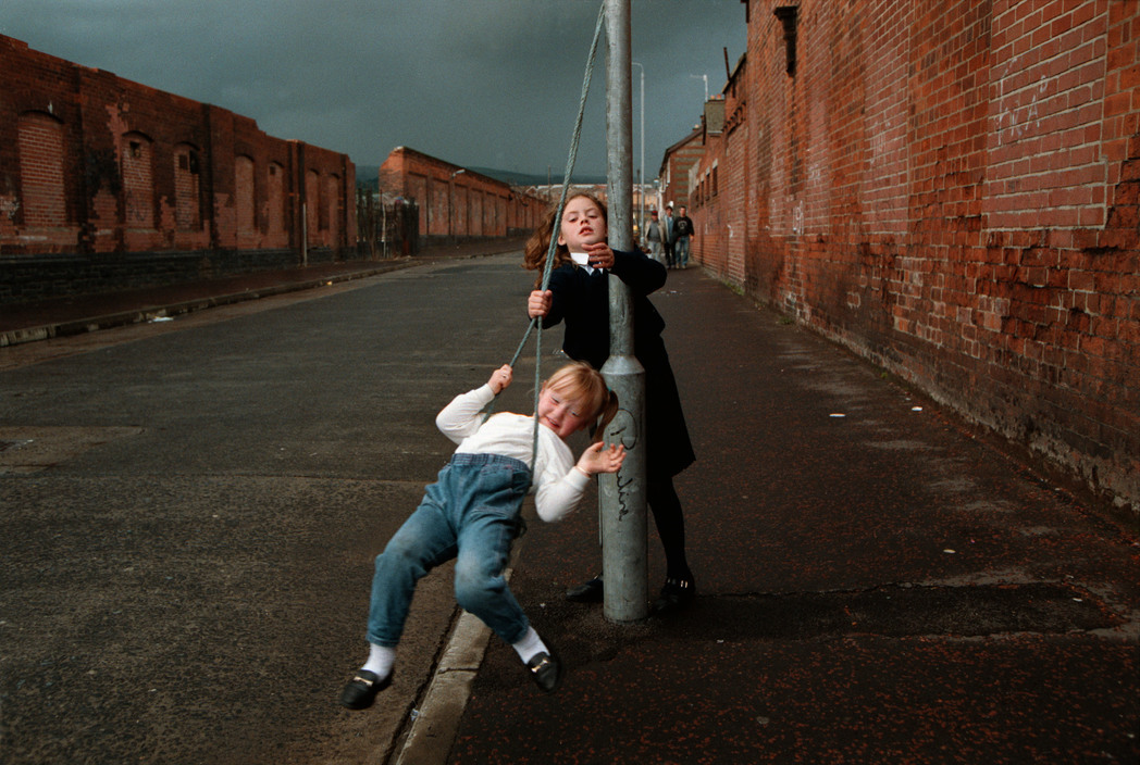 kradhe:    NORTHERN IRELAND. Belfast. 1994. Catholic school children play by a wall