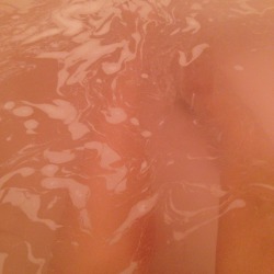 xanax-dreams:  my bath was pink