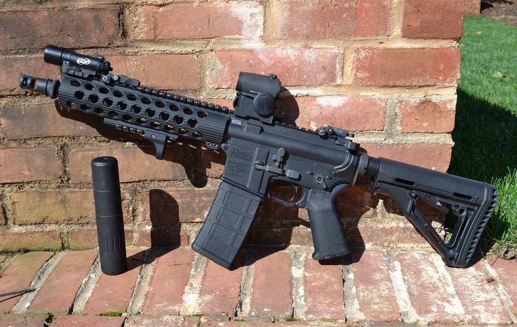 dommypls:  igunsandgear:  Daniel Defense.  SO FUCKING MOIST 