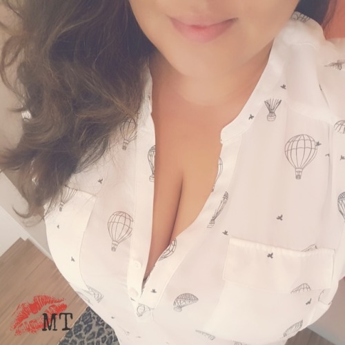cwkscleavagesundayblog: Just enough cleavage to make you wonder if I’m naughty. (Plus I love this pr
