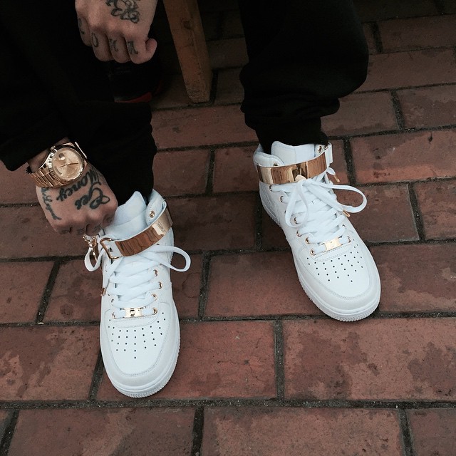 kpopinstagrampictures:  dok2gonzo: GOLD PLATED AIR FORCE ON CUSTOMED BY @wes_fantassy