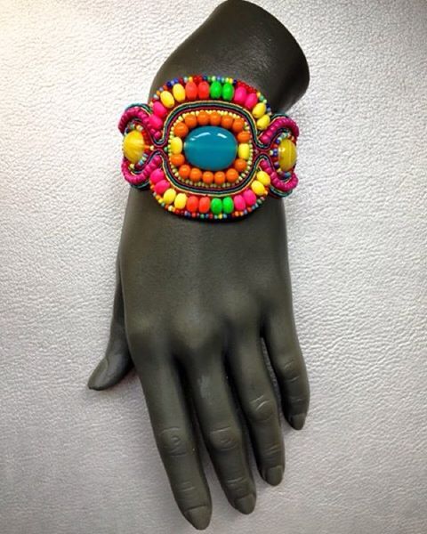 #accessoire #mode #bijoux #bracelet #manchette #pierre #turquoise #bohème #boho #bohemian #feminin #girlie #eshop #fificanarishop #shoponline #lille #lillemaville fifi-canari.com (à Fifi canari shop)
