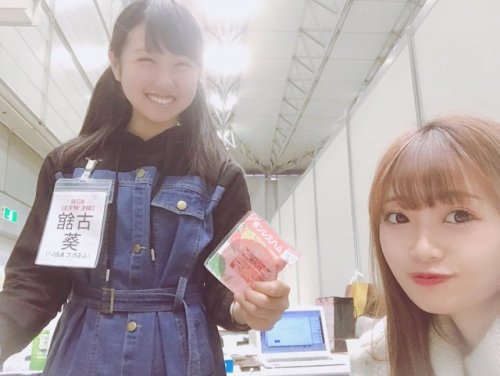 中井りかさんのツイート: なぜかりかにボンレスハム持ってきたあおちゃん。（笑） たくさんスクイーズ？を見せてくれておばちゃんは嬉しかったよ。 少しずつ心を開いてくれてるかな☺️ ハムずっと持ってたから