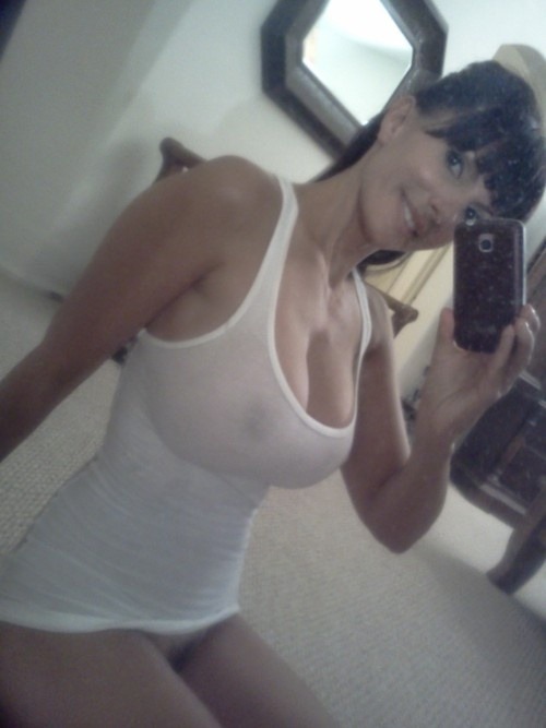 selfshotmag:  Why You Should Wear C0ndoms 