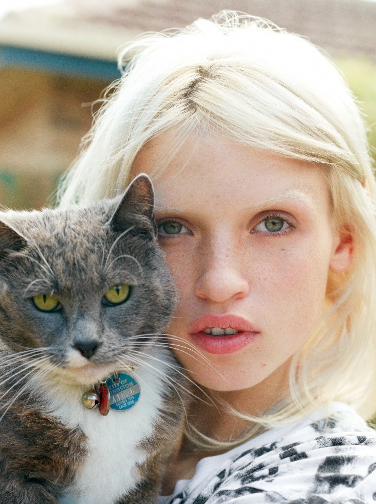 momongamon:  Anja Konstantinova By David Mushegain 