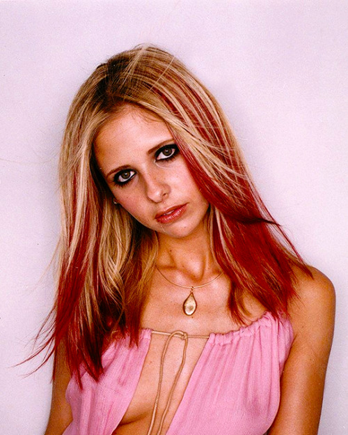 dushku:SARAH MICHELLE GELLAR for Nylon (2000) Photographed by Robert Erdmann