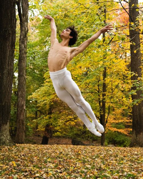 lovelyballetandmore:Luigi Crispino| Photo by Taylor BrandtPhotograhpy