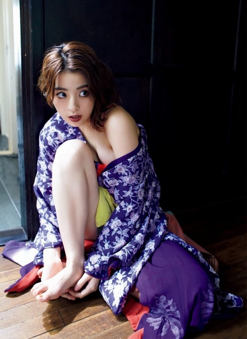 uptou:  柳ゆり菜　いま、日本で一番きれいなバスト